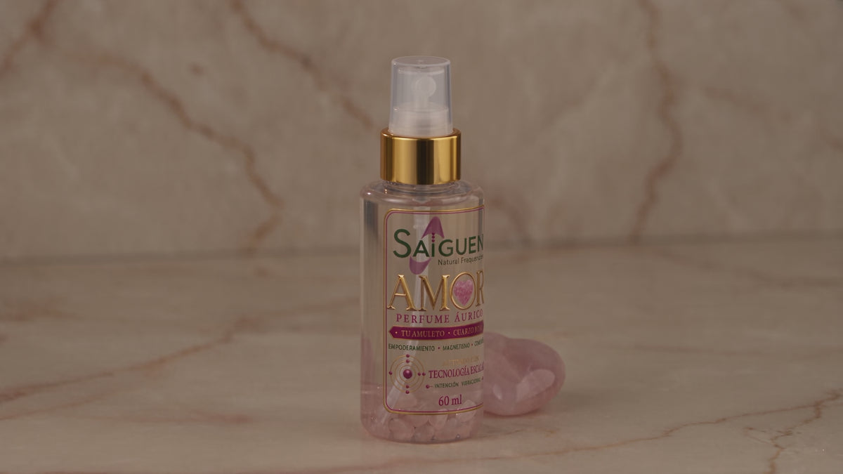 Perfume áurico AMOR de Saiguen girando con su cuarzo rosa